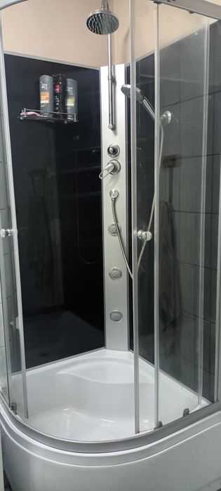Sprzedam kabinę prysznicową w doskonałym stanie.