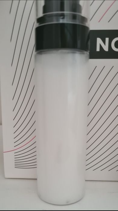 Color Wow Raise the Root Thicken + Lift Spray.