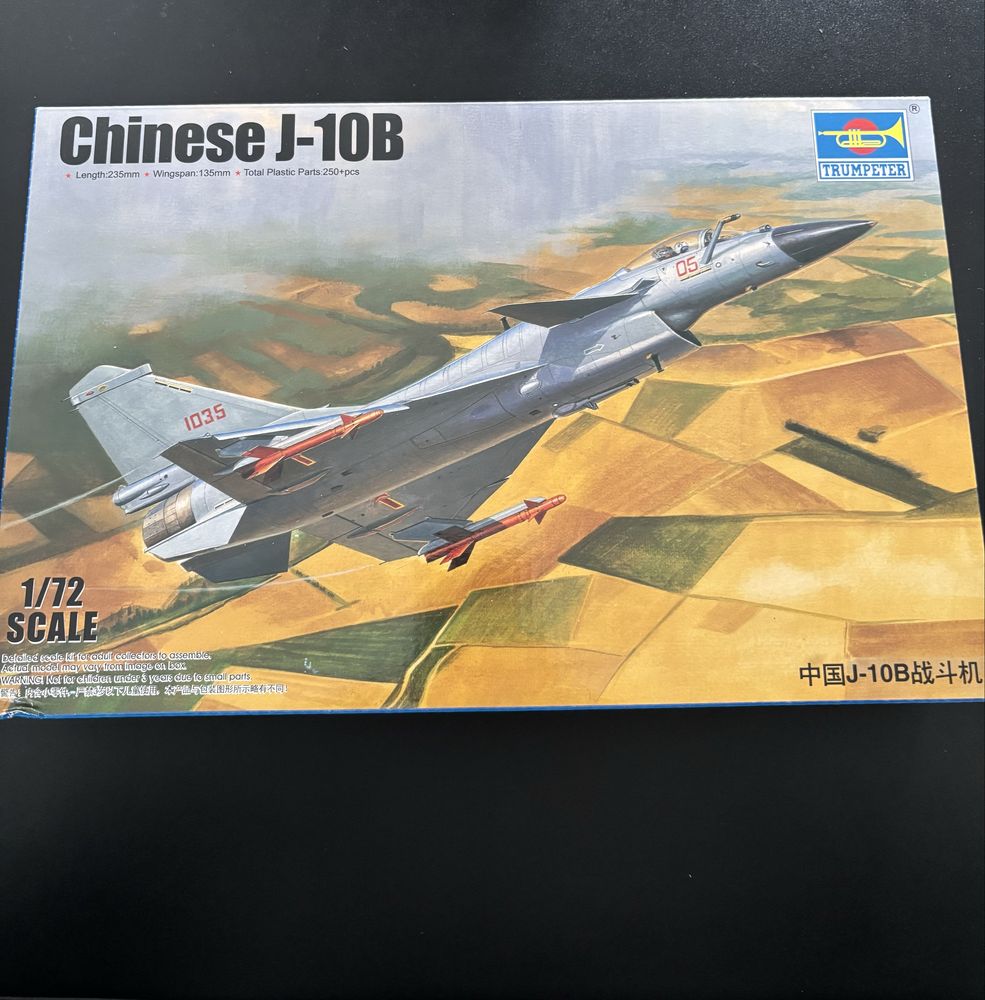 Kit modelagem TRUMPETER Chinese J-10B