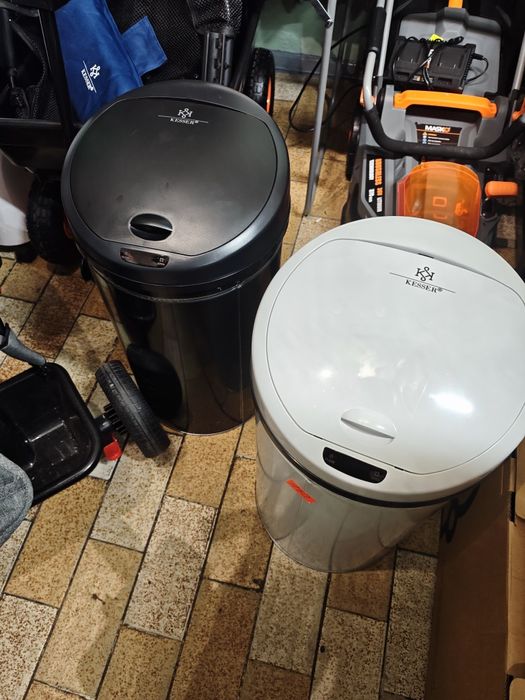 Otwierany na ruch kosz na śmieci 56 l