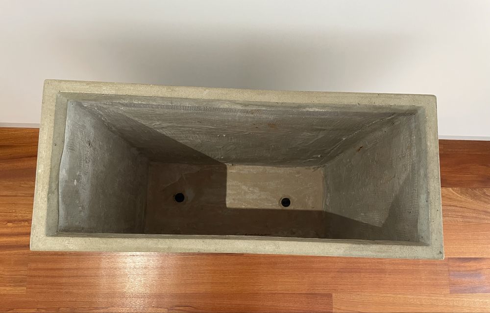 Floreira em resinpietra - 72x60x25cm
