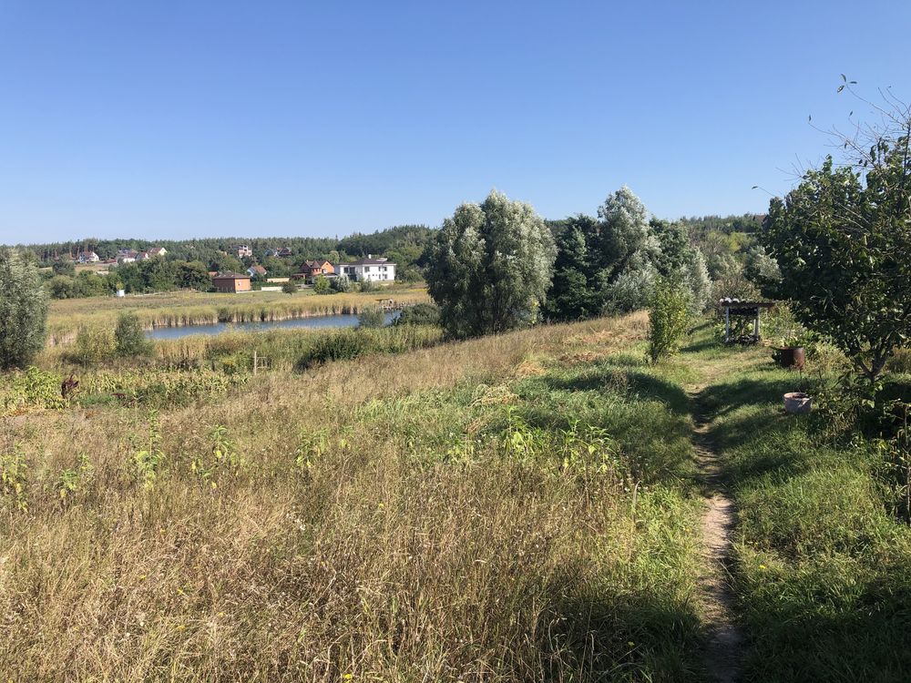 Будинок у мальовничому місці з виходом до озера