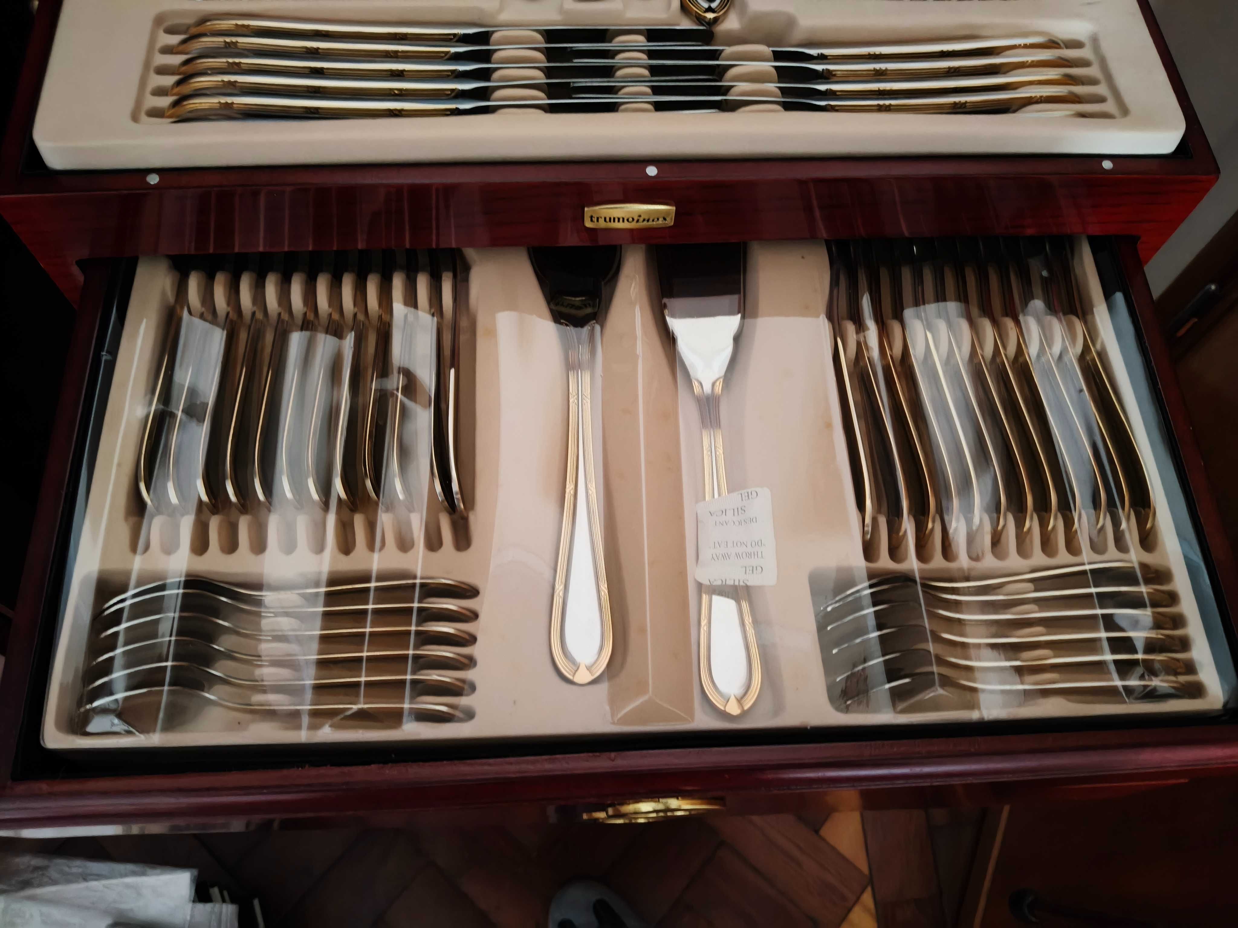 Faqueiro INOX com moveis, NOVO