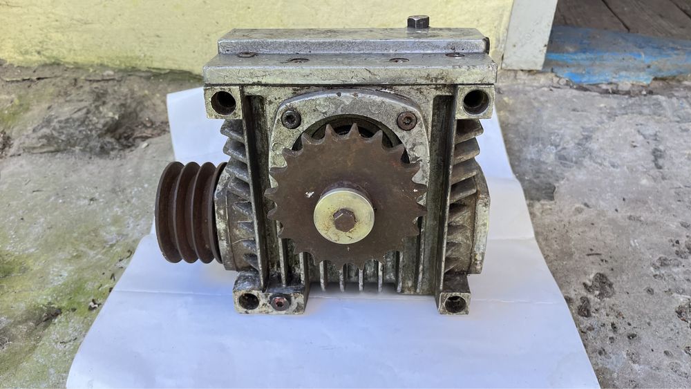 Редуктор червячный  2ч-80-40 передаточная.