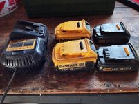 Sprzedam akumulatory DeWalt