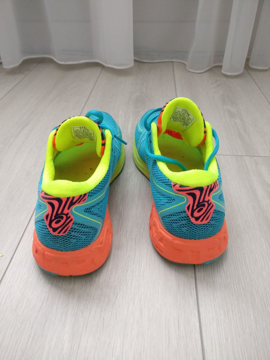 Жіночі кросівки ASICS Noosa FF 40/25,5см/кроссовки