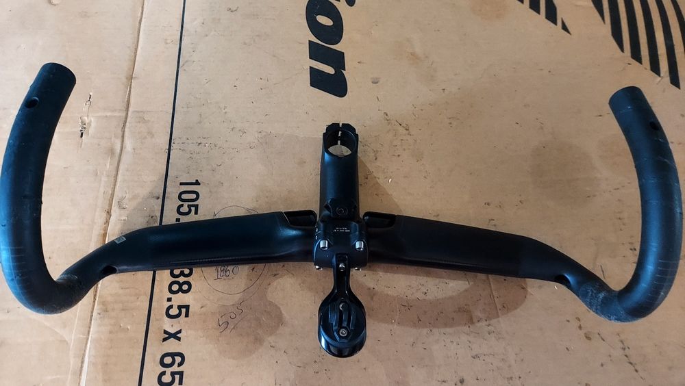 Guiadores e avanço  Sworks e Roval  ergonômico 420mm