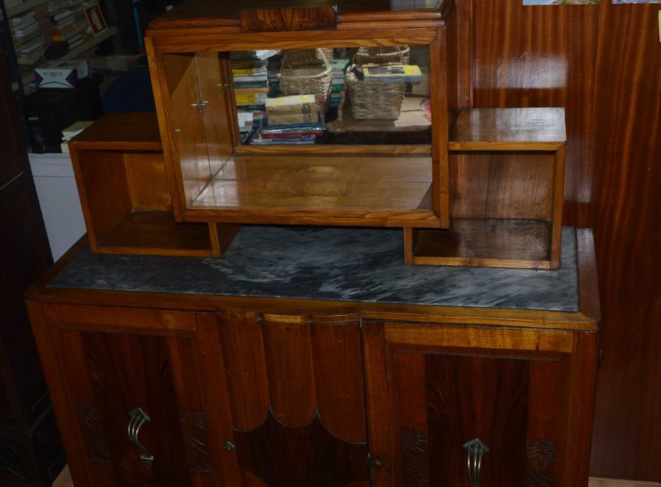 Aparador de sala com alçado "Queen Anne"