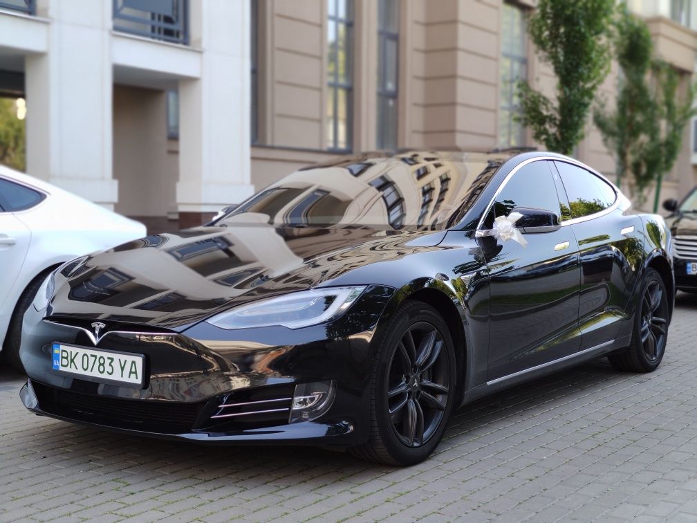 весільний авто кортеж TESLA Model S, X оренда лимузин на весілля BMW M