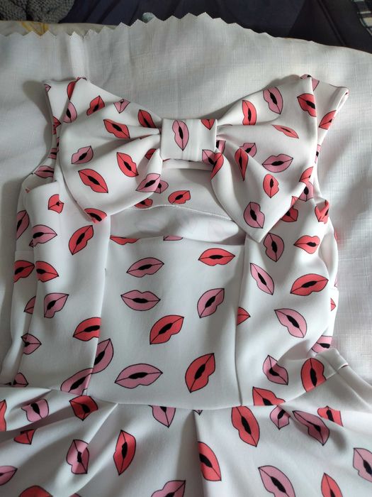 Śliczna oryginalna sukienka MOHITO COLLECTION pełny klosz XS