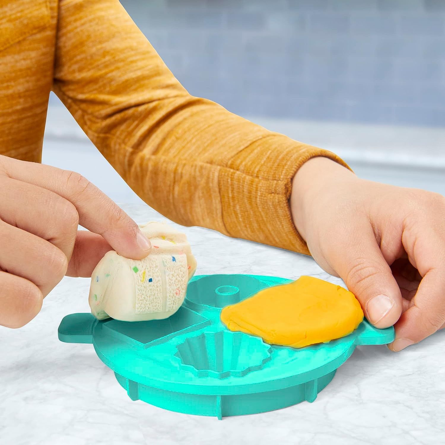 Play Doh Kitchen Magical Mixer. Плей До магічний міксер, тістечка