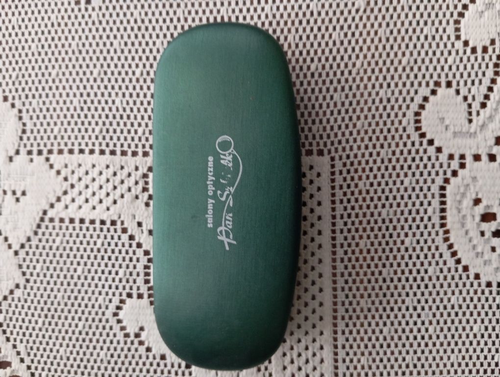 Etui pokrowiec na okulary zamykany