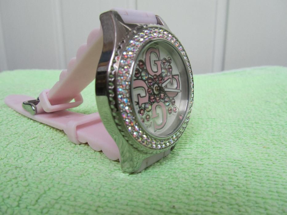 Часы женские GUESS