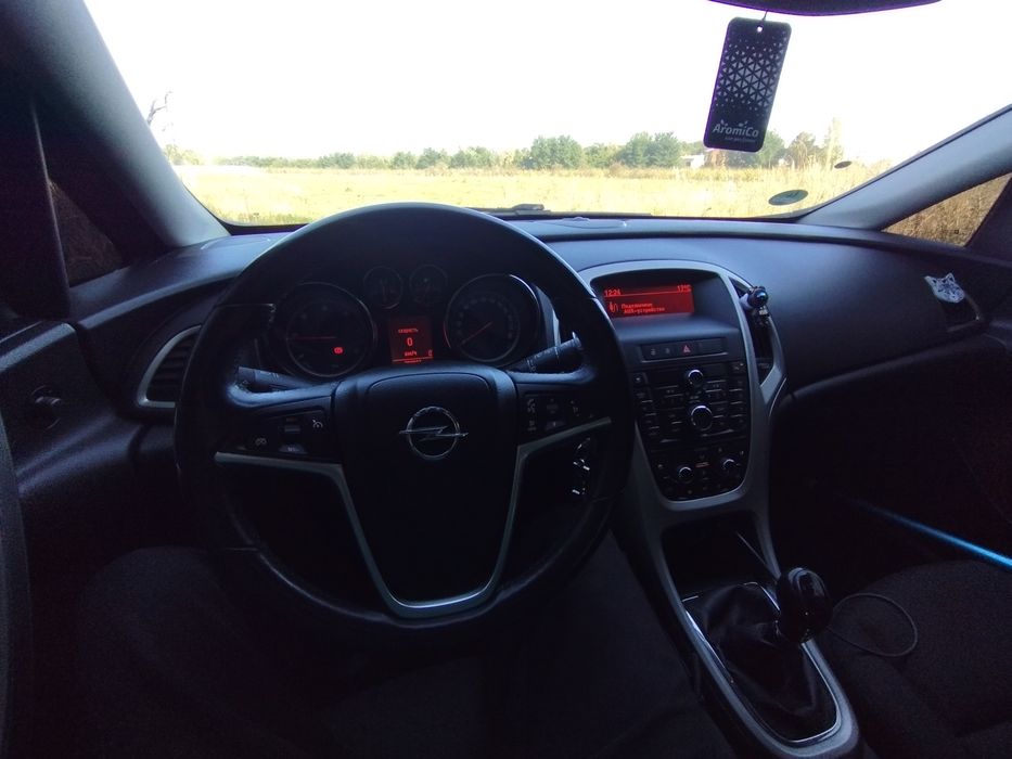 Opel astra j 2011 р.