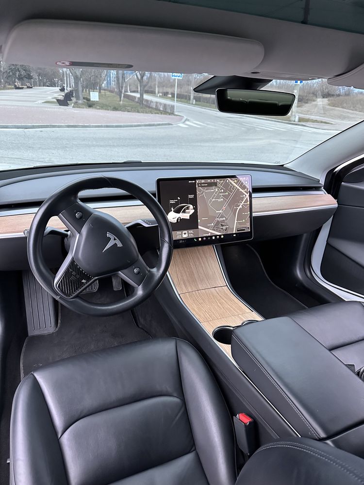 Пррдам Автомобиль Tesla Model 3 Mid Range