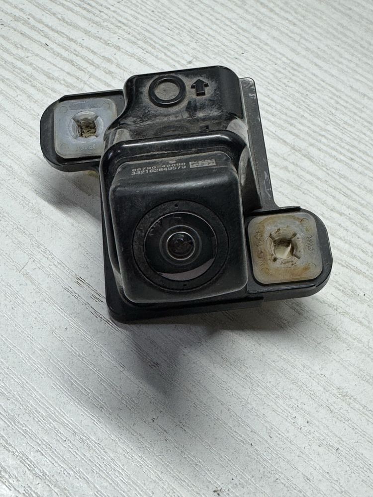 Камера заднего вида Toyota Rav4 16-18 8679042090