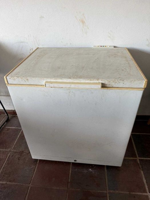 Arca Congeladora EDESA 80x60cm (suja nas fotografias mas impecável)