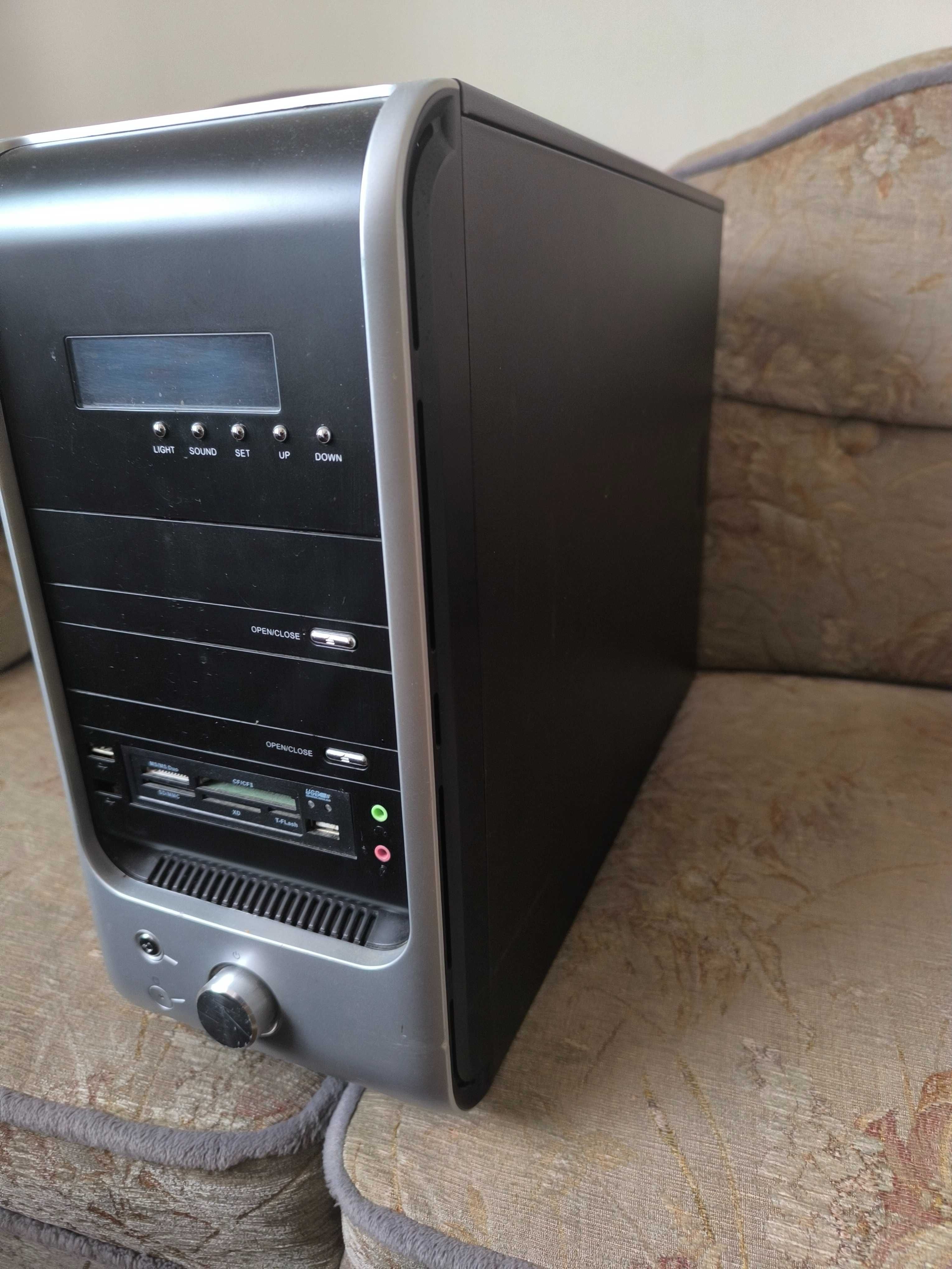 Monitor LG W2252S -PFT + komputer PC