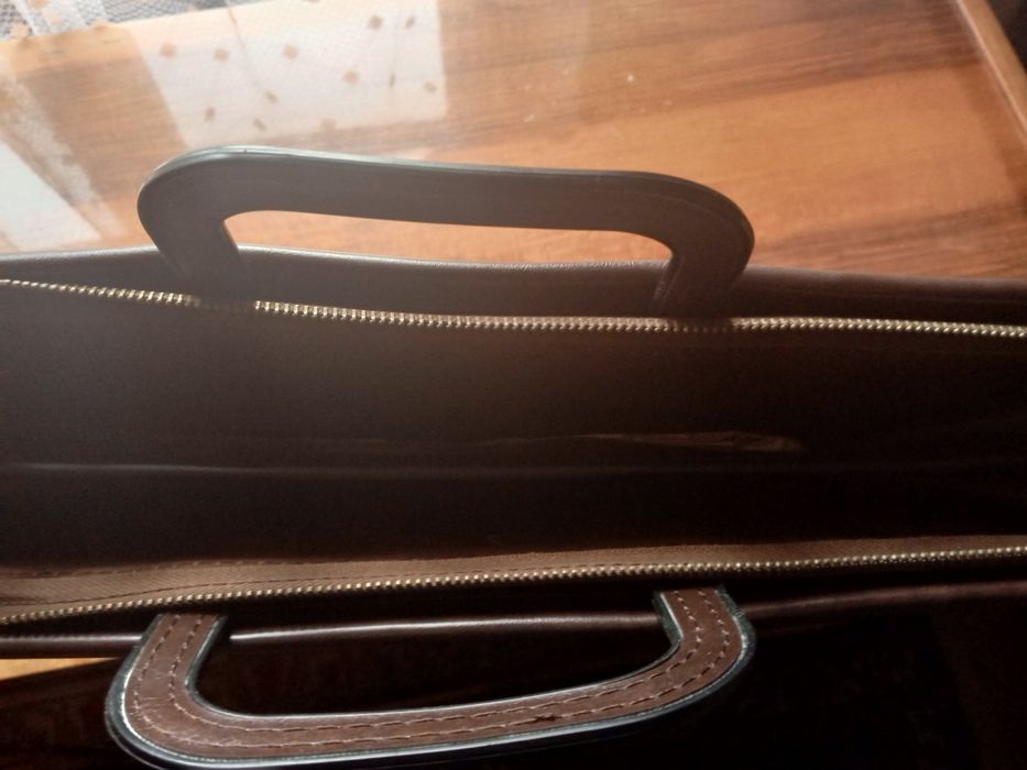 Продается портфель новый .