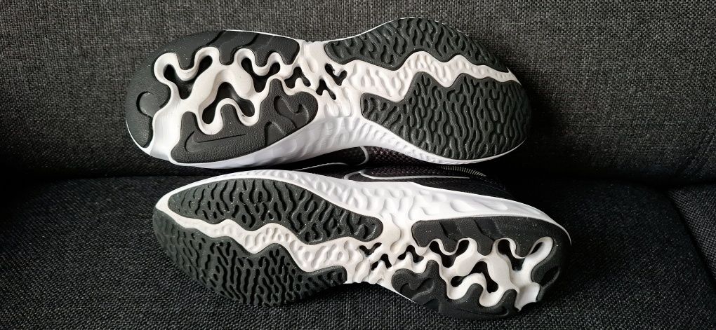 Nike Renew Run, damskie obuwie sportowe, adidasy, roz. 36,5