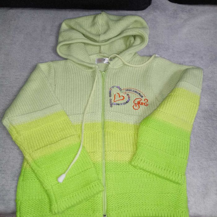 Sweterek  nowy 5 lat