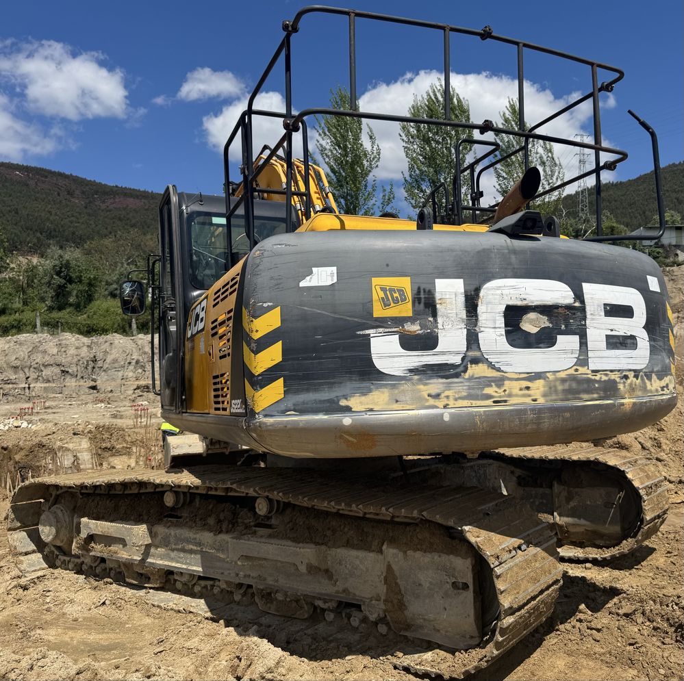 Escavadora JCB JL220 LC