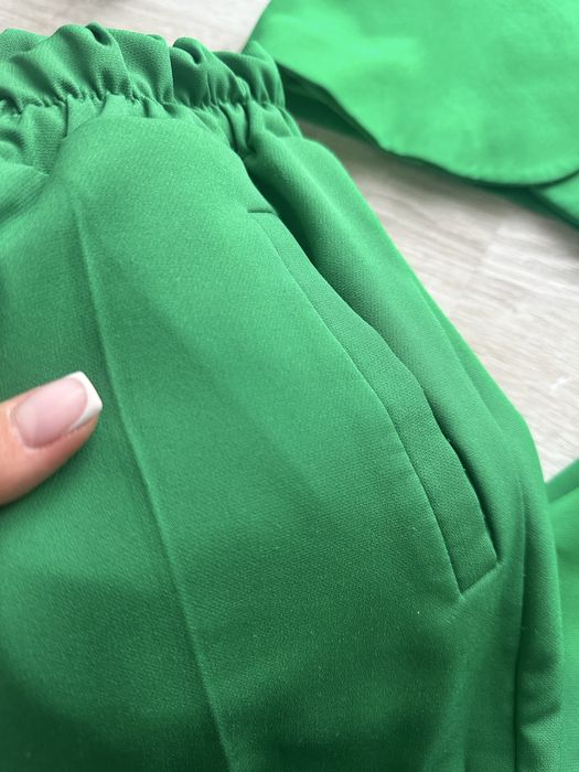 Костюм на дівчинку брюкі широкі прямі та піджак зеленого кольору 128р