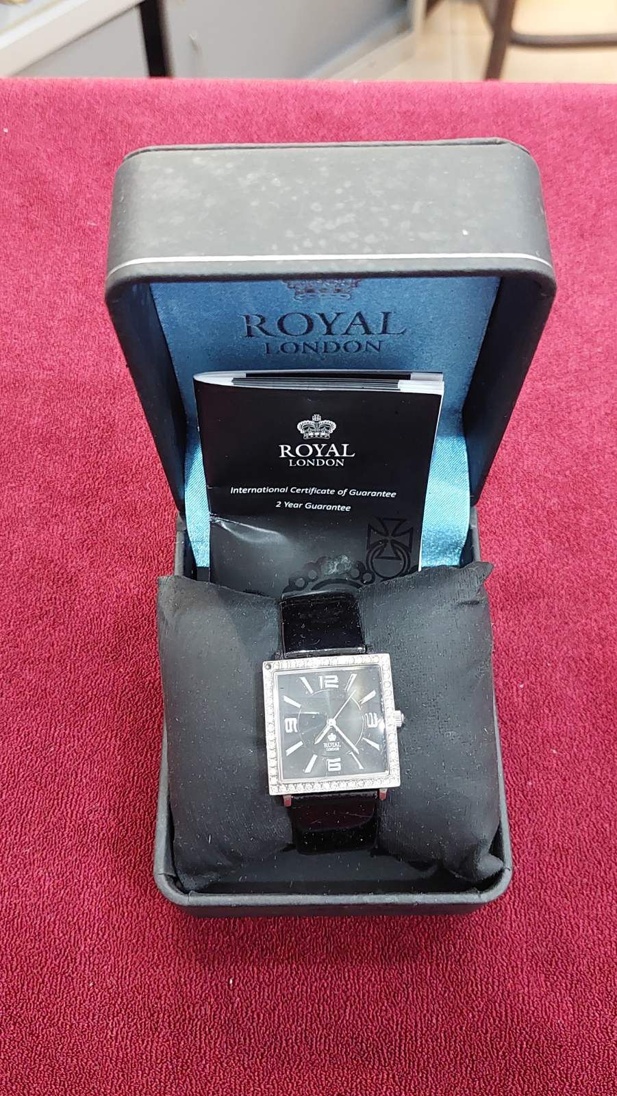 Часы Royal London