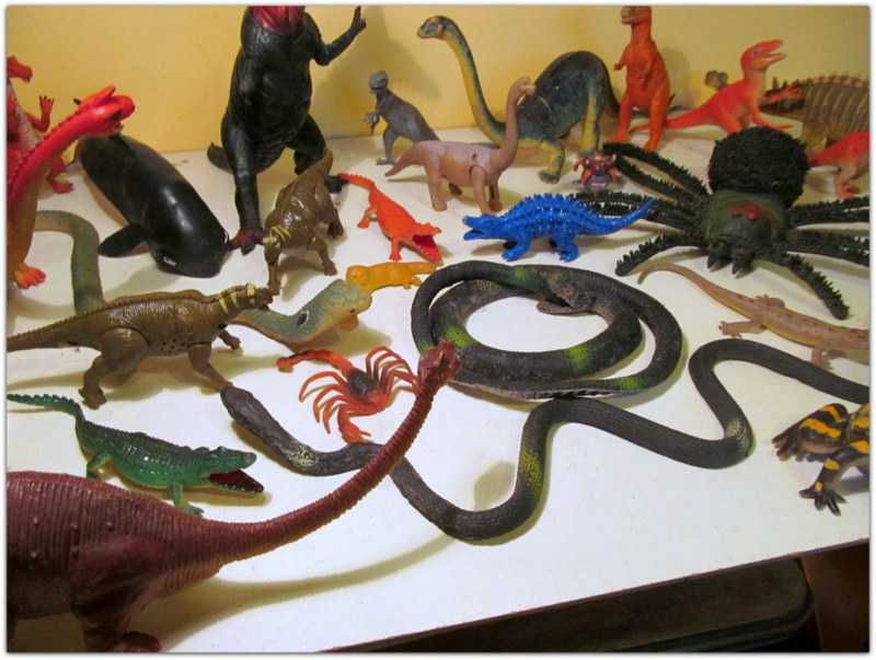 Figurki DINOZAURY smoki węże pająk DUŻY ZESTAW 31 gadów