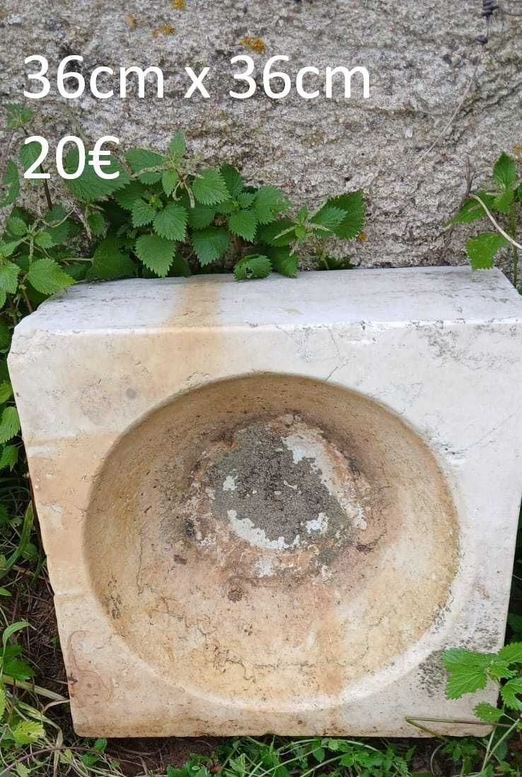 Várias pias em mármore