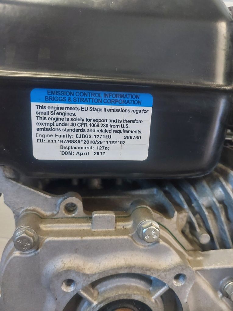 Silnik spalinowy Briggs & Stratton model z serii 550 i poj. 127 cm³
