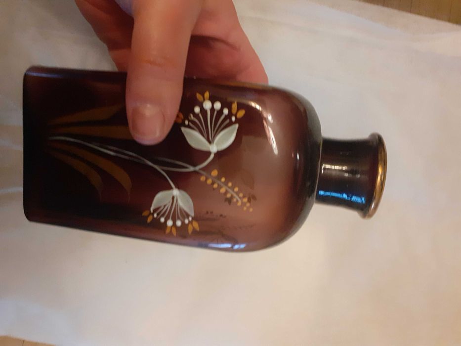 Garrafa antiga com pintura