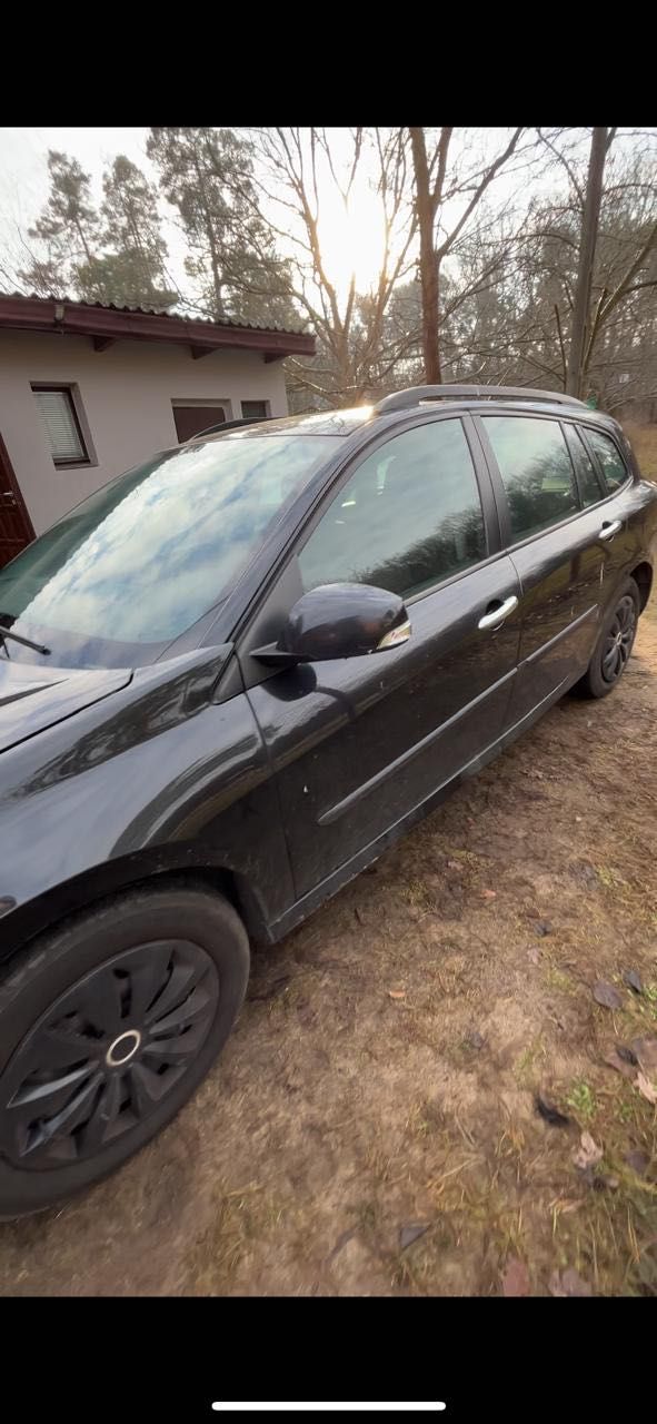 Renault Laguna 3 na czesci NV676 drzwi błotnik zderzak klapa silnik