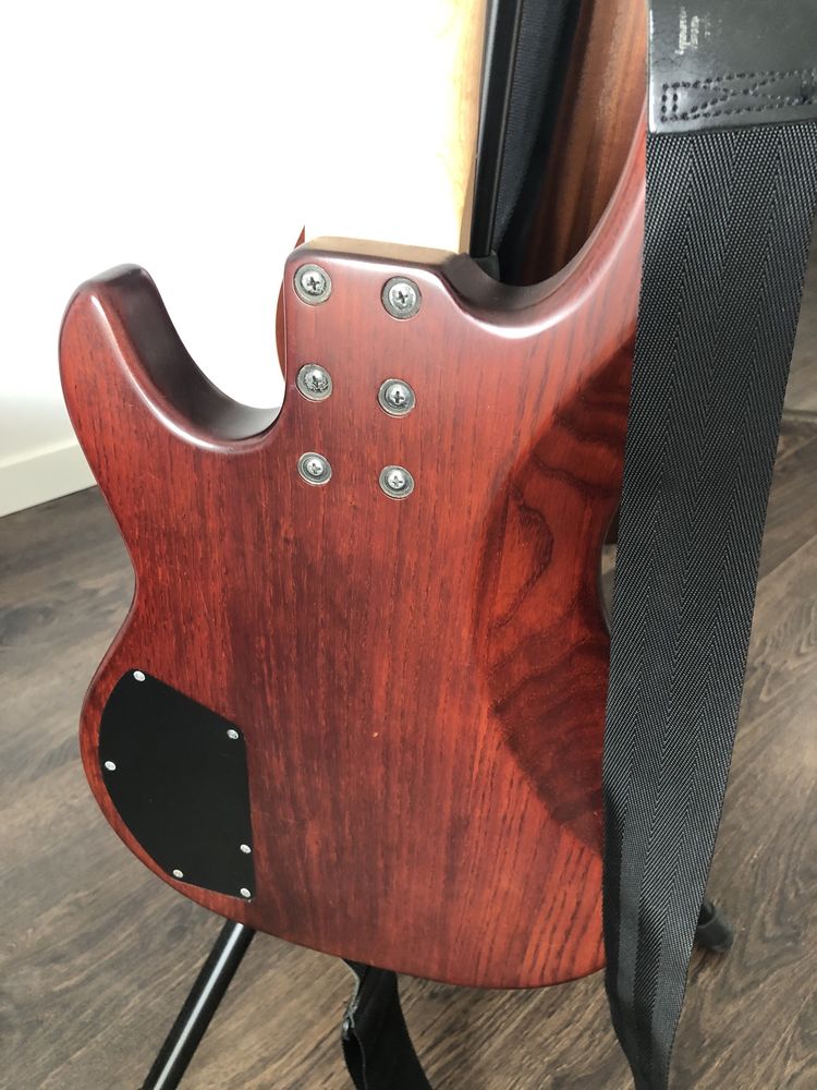 Gitara basowa G&L L2000