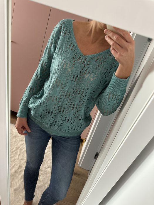 Miętowy sweter oversize