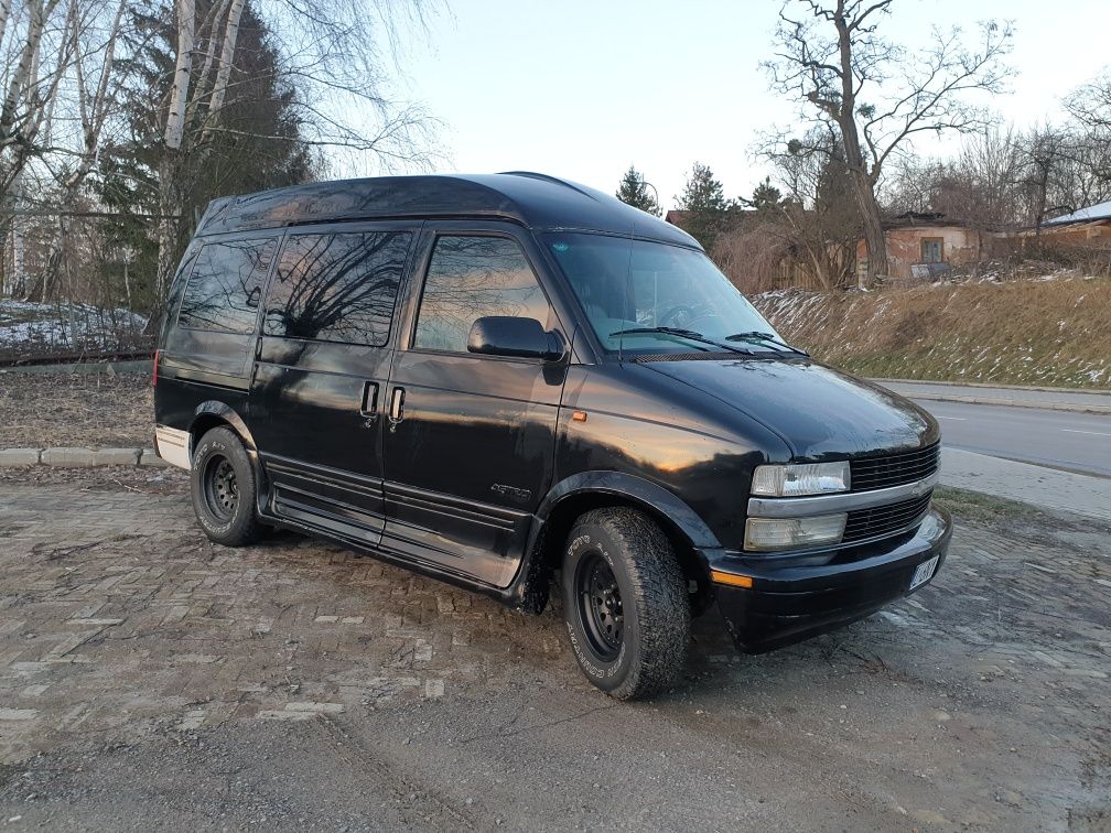 Chevrolet Astro salonka 4.3 V6 Vortec kamper LPG zamiana