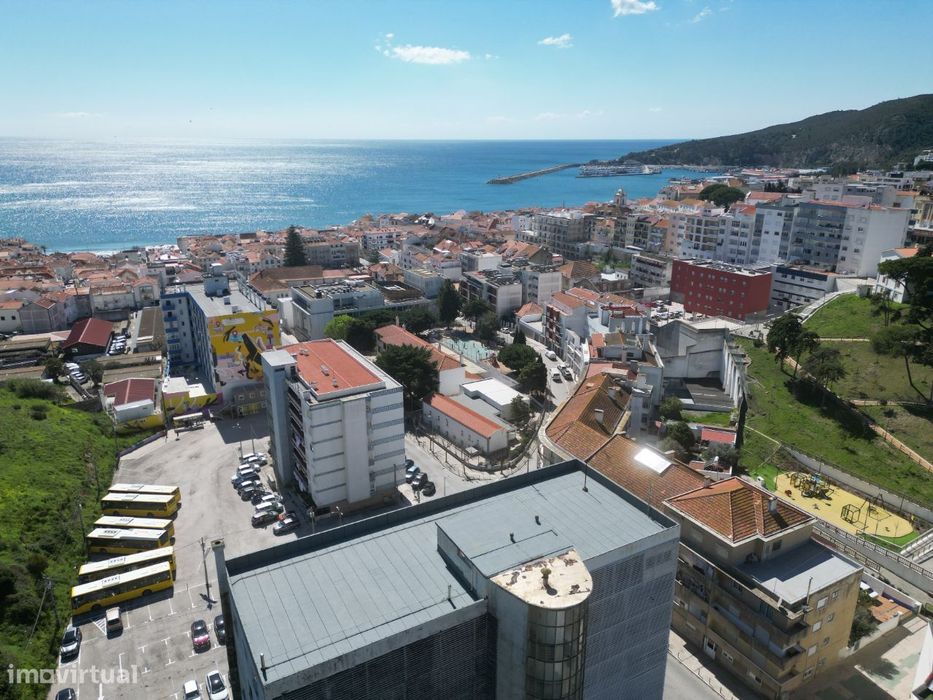 Apartamento T1 com Terraço Panorâmico no Coração de Sesimbra