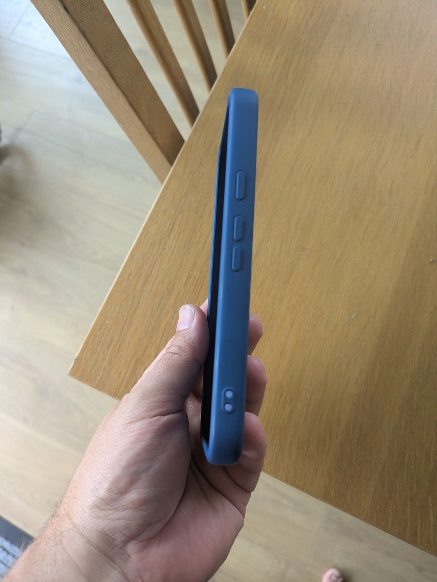Etui granatowe Pixel 9a z pianka