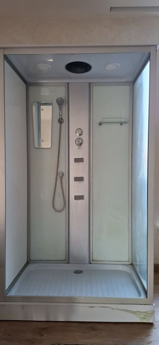 Душовий бокс для ванної кімнати.