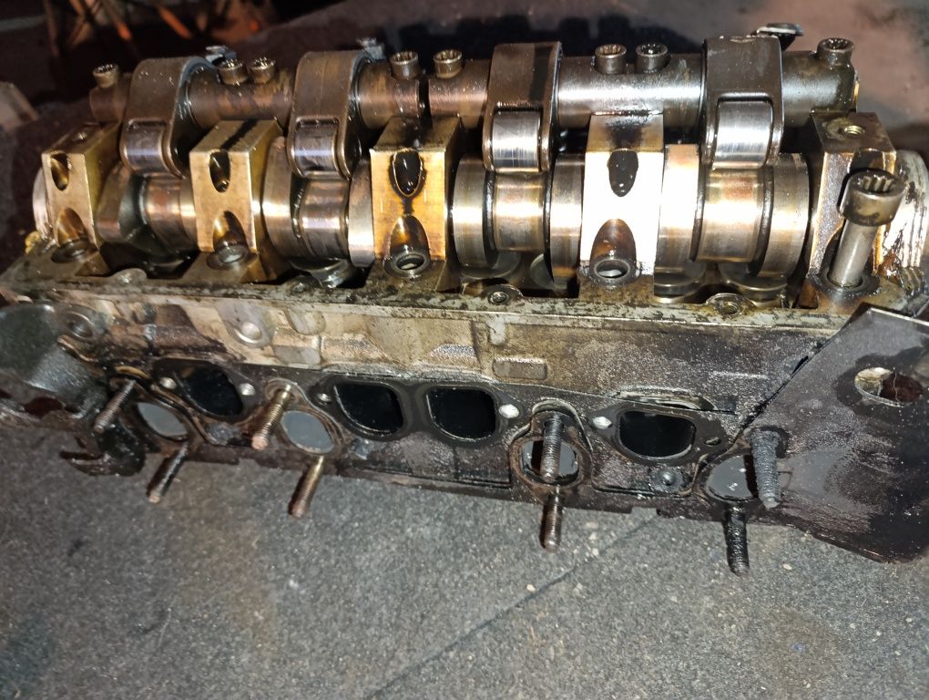 Głowica wałek wtryski wtryskiwacze pompowtryski volkswagen passat b6