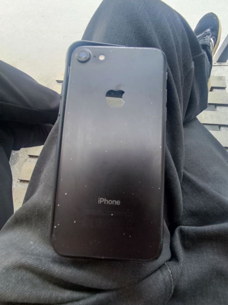 iPhone 7 32ГБ Black б/в