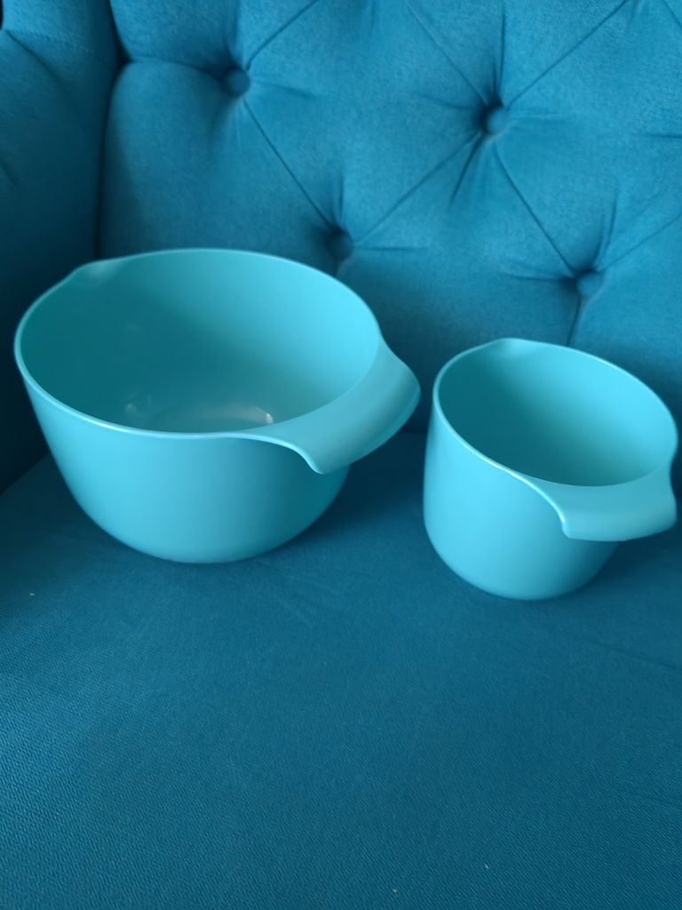 Miski 2 szt  20 cm 13 cm plastikowe z uchwytem i lejki gratis foremka