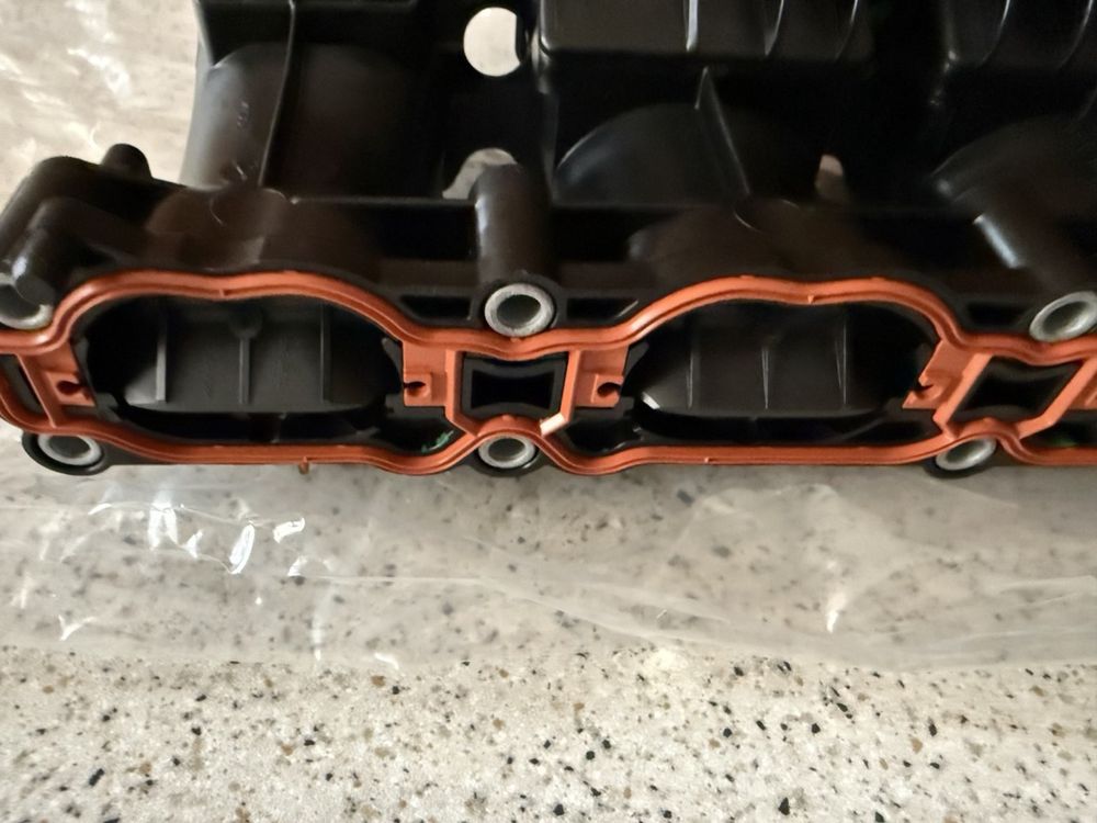 Впускний колектор VAG / 06L 133 201 ET / bettle passat  tiguan