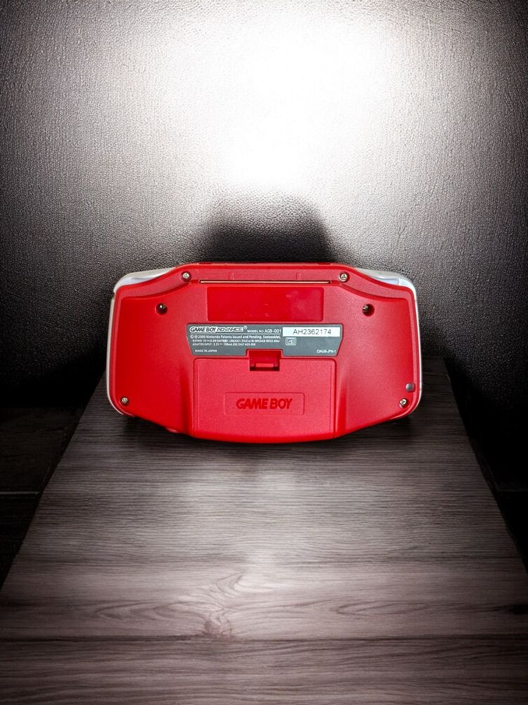 Nintendo Game Boy Advance Red 2001