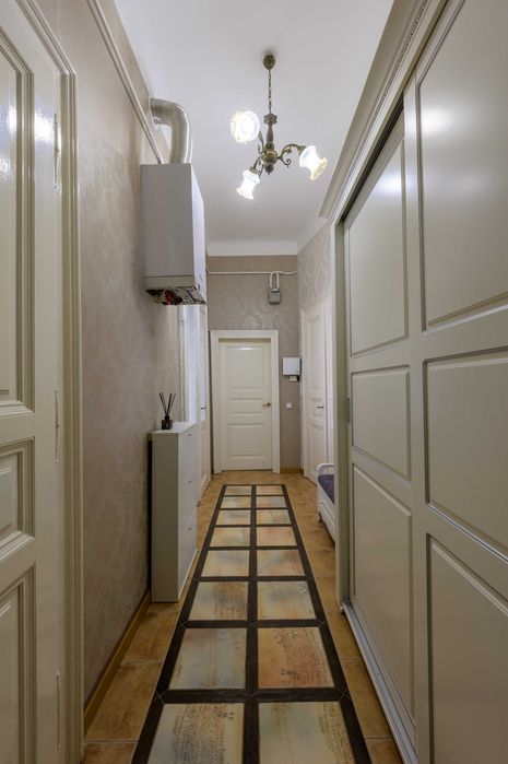 Оренда просторої 2к в історичному центрі.