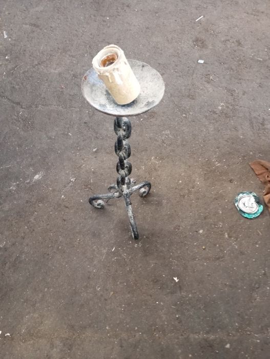 Vendo este cadeiro muito bonito