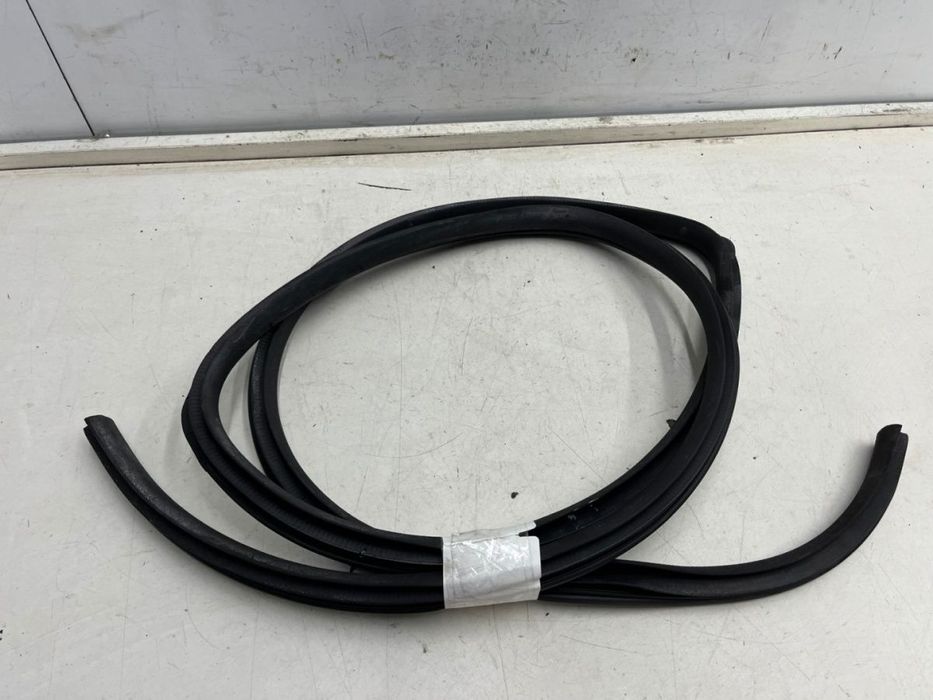 Uszczelka Hyundai Grandeur IV 05-11r. guma prawych tylnych drzwi prawy tył NIEUSZKODZONA