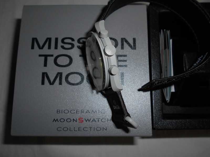 Swatch x Omega Bioceramic Moonswatch Mission to the Moon SO33M100