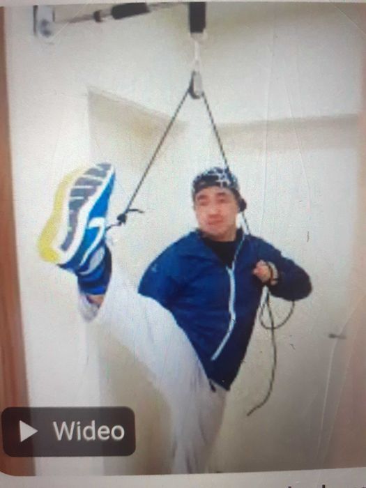 Przyrząd do rozciągania nóg