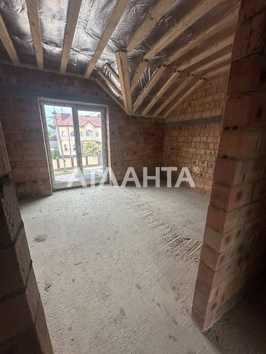 Таунхаус з гаражем, підвалом і місцем під авто на вул. Горіхівській